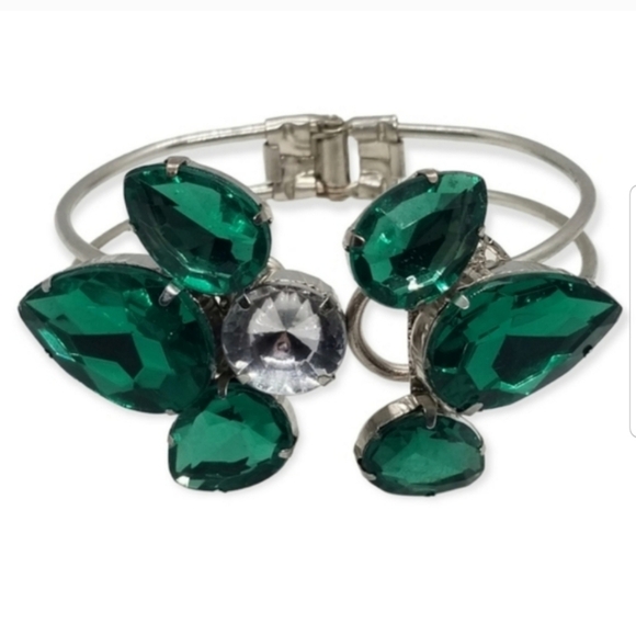 VINTAGE EMERALD GREEN RHINESTONE FLOWER HINGED BRACELET - Picture 4 of 4